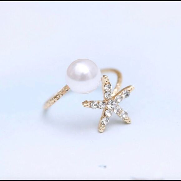 Beautiful CZ Diamond Starfish and Pearl Ring - Picture 1 of 6